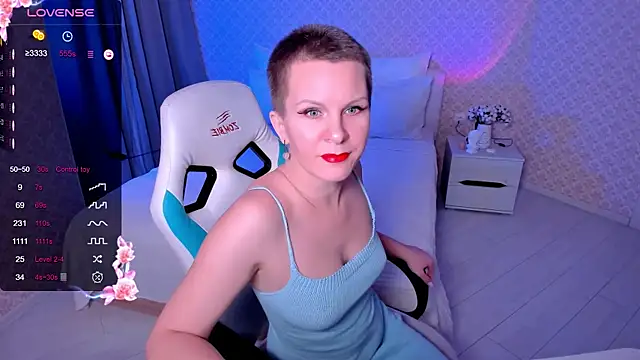 Louisa Bay online show from 28, 11, 2025