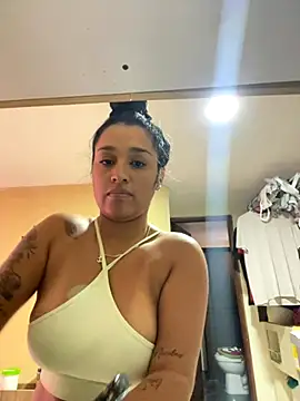 Snapshot of KatalinnaBrown chatting on 5, 12, 2025 KatalinnaBrown online show from 5, 12, 2025