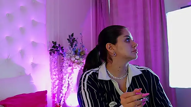 Amberseyes online show from 13, 6, 2026