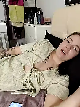 Lola Hale online show from 5, 12, 2024