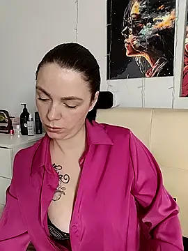 Lola Hale online show from 6, 12, 2024