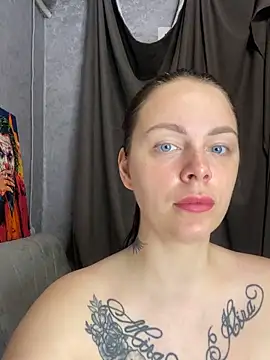 Lola Hale online show from 3, 5, 2026