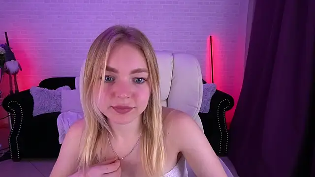 Snapshot of EmilySunshineS chatting on 15, 12, 2024 EmilySunshineS online show from 15, 12, 2024