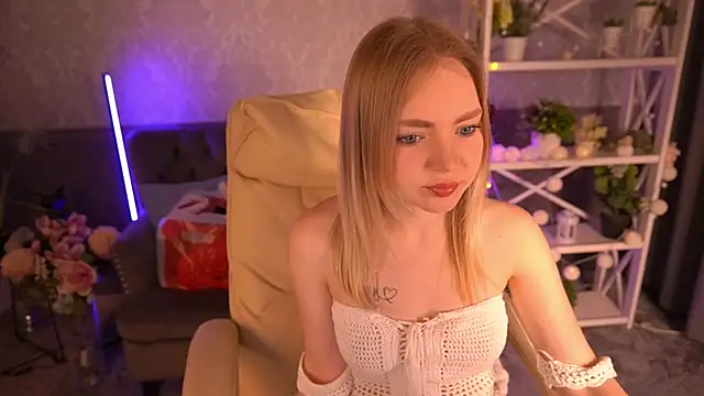 Snapshot of EmilySunshineS chatting on 9, 3, 2025 EmilySunshineS online show from 9, 3, 2025