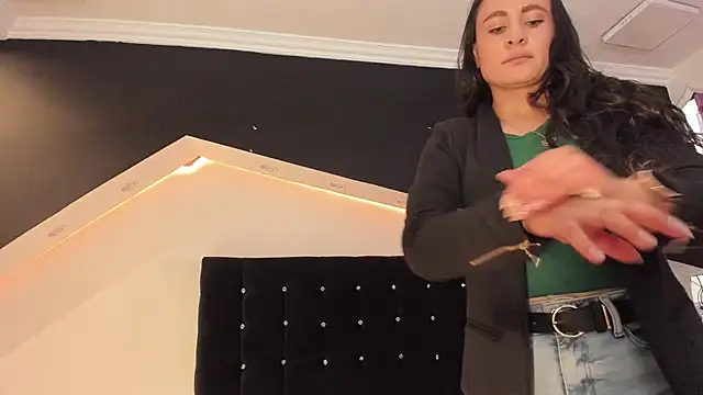 Coral Gibson online show from 12, 5, 2026
