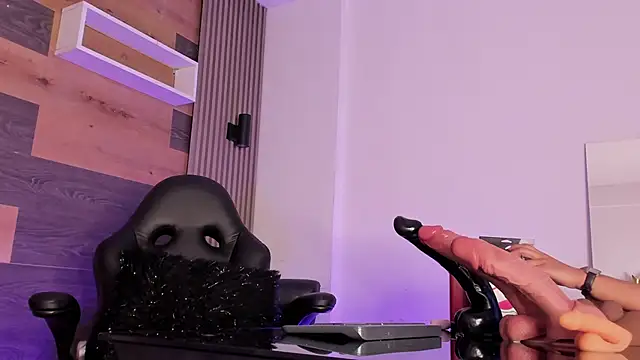 Ellaochoa online show from 25, 9, 2025