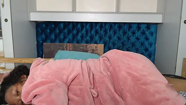 Snapshot of Zeeyonce696 chatting on 2, 12, 2024 Zeeyonce696 online show from 2, 12, 2024