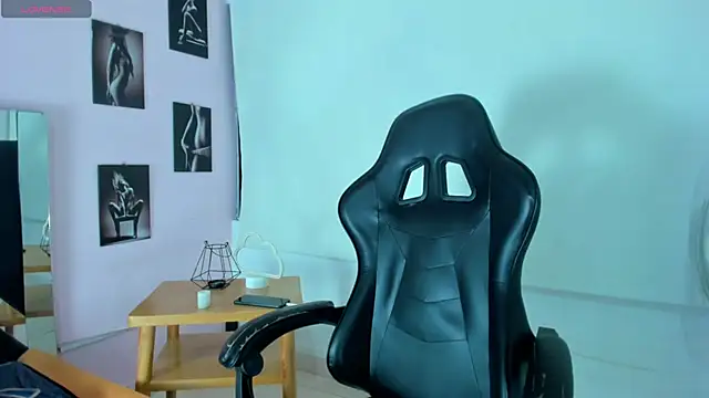 Snapshot of miavalentinaaa chatting on 10, 12, 2024 miavalentinaaa online show from 10, 12, 2024