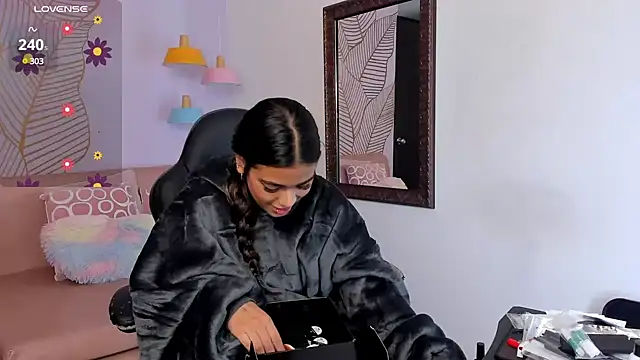 Snapshot of GiaFu chatting on 11, 2, 2025 GiaFu online show from 11, 2, 2025