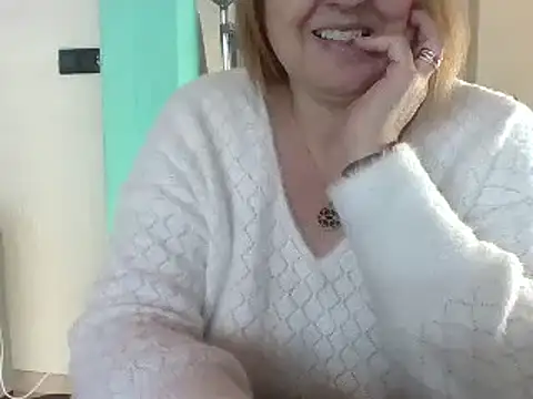 Snapshot of Sandcoq chatting on 17, 12, 2024 Sandcoq online show from 17, 12, 2024
