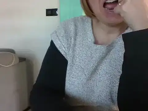 Snapshot of Sandcoq chatting on 4, 2, 2025 Sandcoq online show from 4, 2, 2025