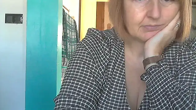 Snapshot of Sandcoq chatting on 2, 10, 2025 Sandcoq online show from 2, 10, 2025