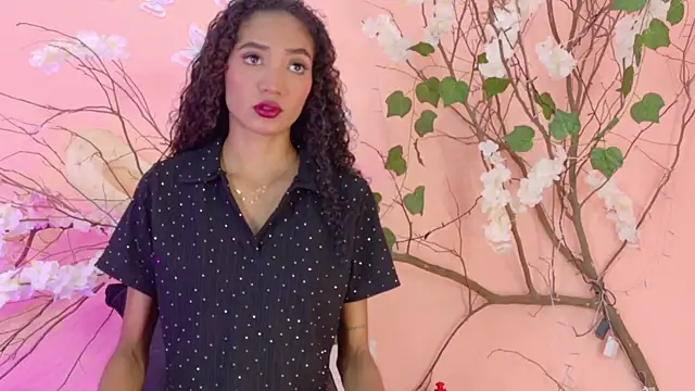Snapshot of Charlotte_Love10 chatting on 5, 7, 2026 Charlotte Love10 online show from 5, 7, 2026