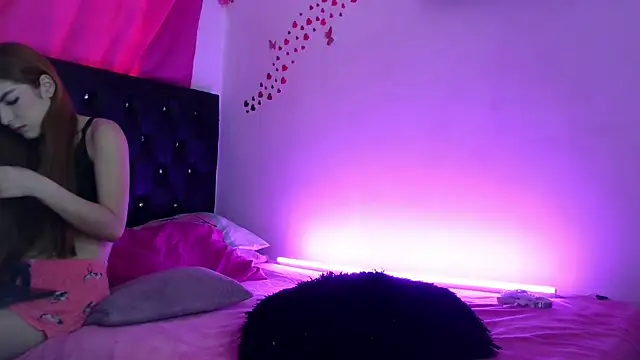 Snapshot of littleayshel chatting on 5, 11, 2025 littleayshel online show from 5, 11, 2025