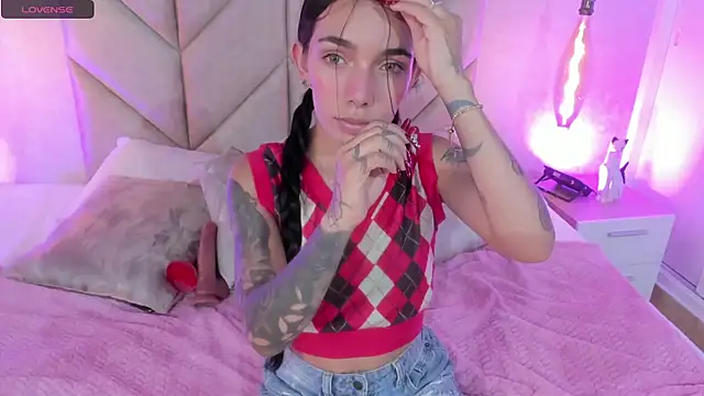 Mollymoon1 online show from 10, 12, 2024