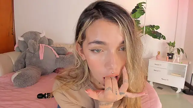 Mollymoon1 online show from 4, 2, 2026