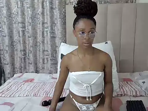 Snapshot of Pearl_00 chatting on 15, 12, 2024 Pearl 00 online show from 15, 12, 2024