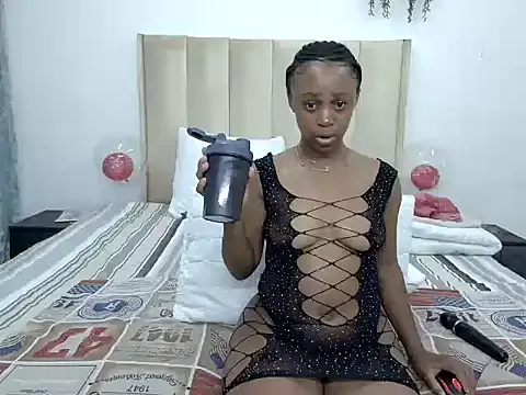Snapshot of Pearl_00 chatting on 12, 2, 2025 Pearl 00 online show from 12, 2, 2025