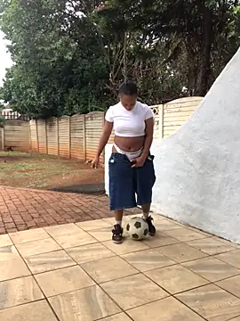 Snapshot of Pearl_00 chatting on 18, 10, 2025 Pearl 00 online show from 18, 10, 2025