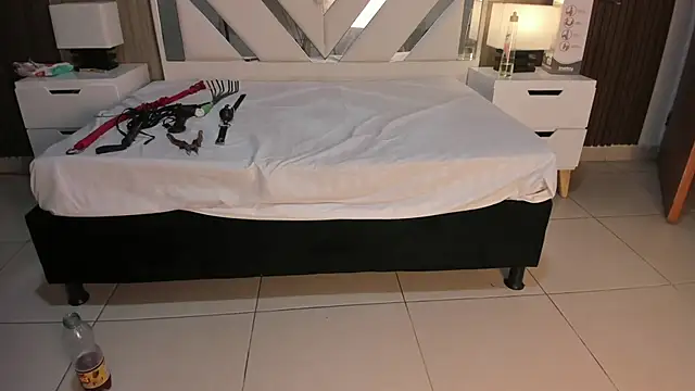 ValentinaThomas online show from 11, 10, 2025