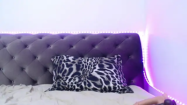 TiffanyPeretz online show from 17, 9, 2025