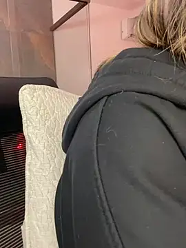 Alisha-Bond online show from 6, 1, 2025