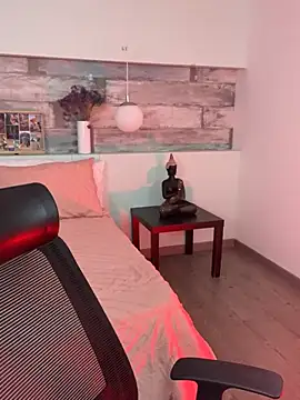 Alisha-Bond online show from 13, 1, 2025