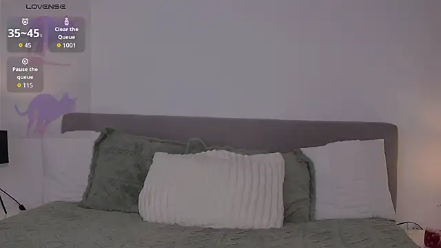 Snapshot of AllisonSky chatting on 4, 2, 2026 AllisonSky online show from 4, 2, 2026