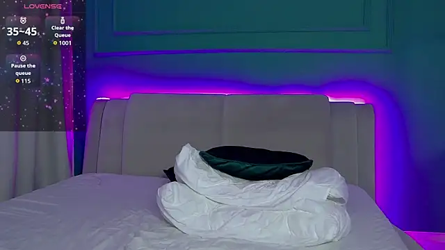 Snapshot of AllisonSky chatting on 14, 4, 2026 AllisonSky online show from 14, 4, 2026