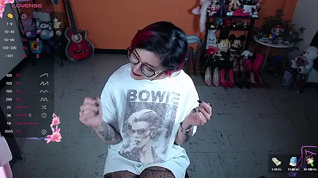 Snapshot of MissMiia2 chatting on 13, 12, 2024 MissMiia2 online show from 13, 12, 2024