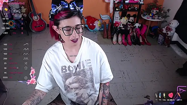 Snapshot of MissMiia2 chatting on 13, 12, 2024 MissMiia2 online show from 13, 12, 2024