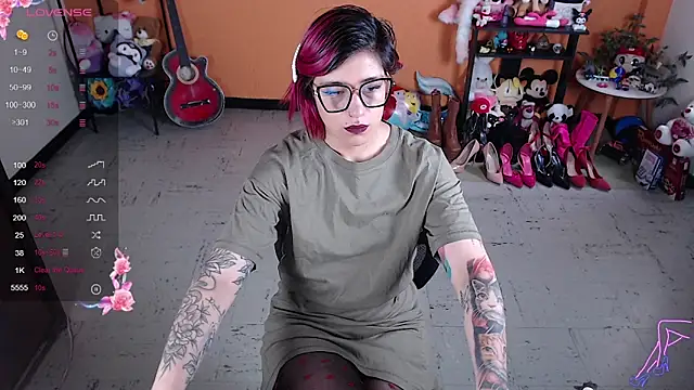 Snapshot of MissMiia2 chatting on 15, 12, 2024 MissMiia2 online show from 15, 12, 2024