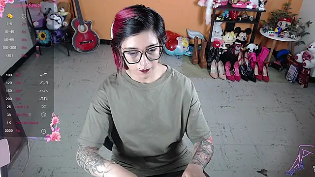 Snapshot of MissMiia2 chatting on 15, 12, 2024 MissMiia2 online show from 15, 12, 2024