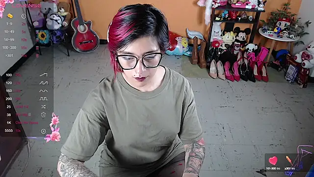Snapshot of MissMiia2 chatting on 15, 12, 2024 MissMiia2 online show from 15, 12, 2024