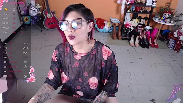 Snapshot of MissMiia2 chatting on 16, 12, 2024 MissMiia2 online show from 16, 12, 2024