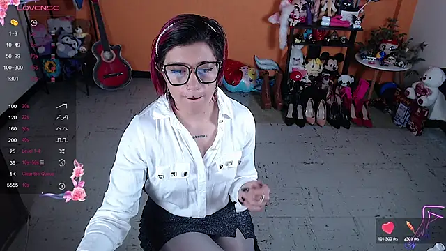 Snapshot of MissMiia2 chatting on 17, 12, 2024 MissMiia2 online show from 17, 12, 2024