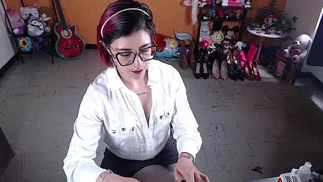 Snapshot of MissMiia2 chatting on 17, 12, 2024 MissMiia2 online show from 17, 12, 2024