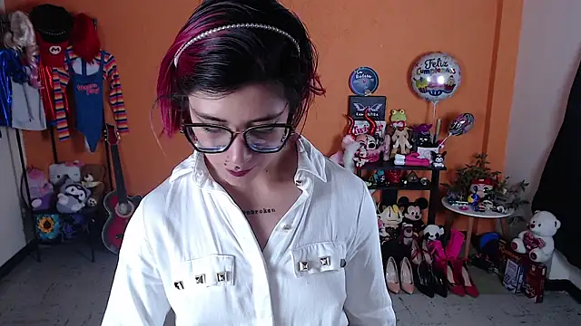 Snapshot of MissMiia2 chatting on 17, 12, 2024 MissMiia2 online show from 17, 12, 2024