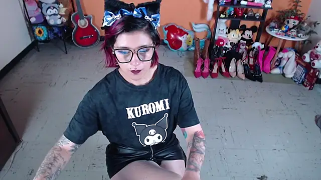 Snapshot of MissMiia2 chatting on 2, 1, 2025 MissMiia2 online show from 2, 1, 2025