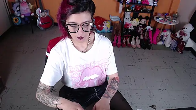 Snapshot of MissMiia2 chatting on 7, 1, 2025 MissMiia2 online show from 7, 1, 2025