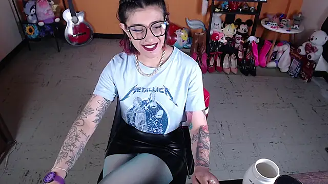 Snapshot of MissMiia2 chatting on 11, 1, 2025 MissMiia2 online show from 11, 1, 2025