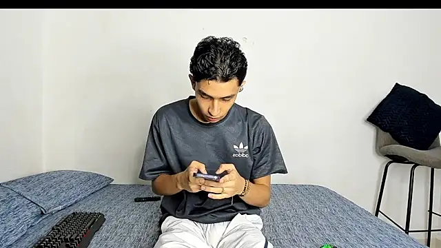 Snapshot of evanscollins chatting on 6, 2, 2026 evanscollins online show from 6, 2, 2026