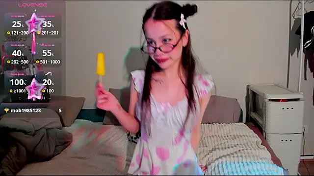 Anikka Liam online show from 4, 10, 2025