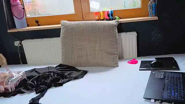 SherryOutdoor1 online show from 24, 10, 2025