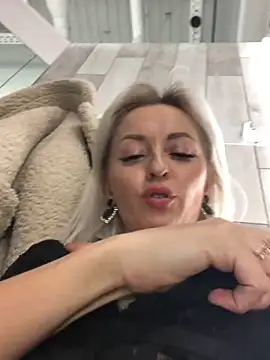 Diamond Bunny  online show from 16, 12, 2024