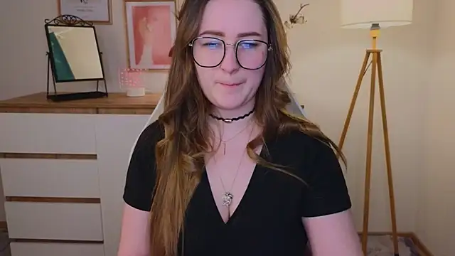 Emma B1uem online show from 6, 12, 2024