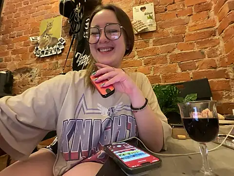 Emma B1uem online show from 12, 12, 2024
