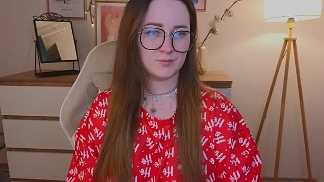 Emma B1uem online show from 18, 12, 2024
