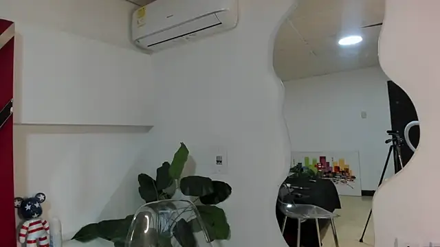 Snapshot of Milanxht chatting on 12, 10, 2025 Milanxht online show from 12, 10, 2025