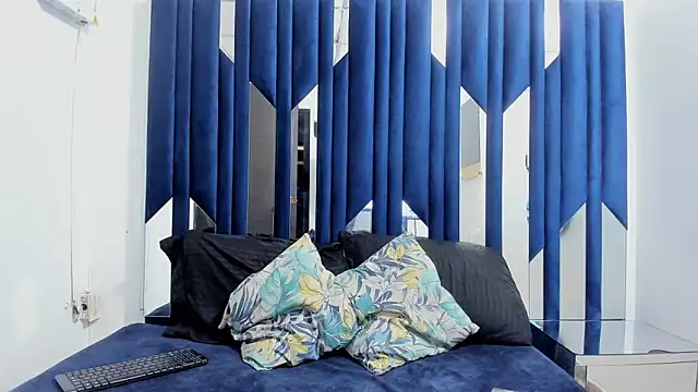 Snapshot of Milanxht chatting on 27, 10, 2025 Milanxht online show from 27, 10, 2025